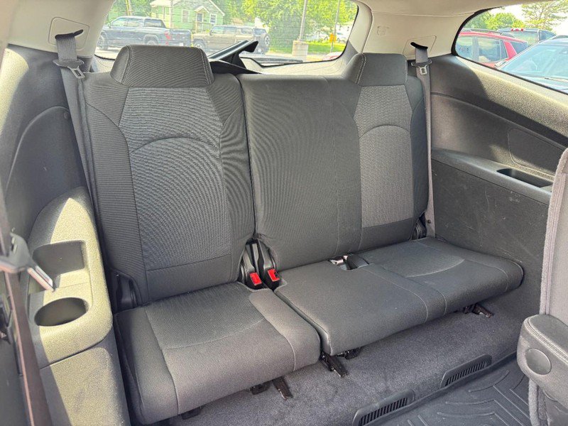 Used 2017 Chevrolet Traverse LT w/ Style and Technology Package FWD image 11