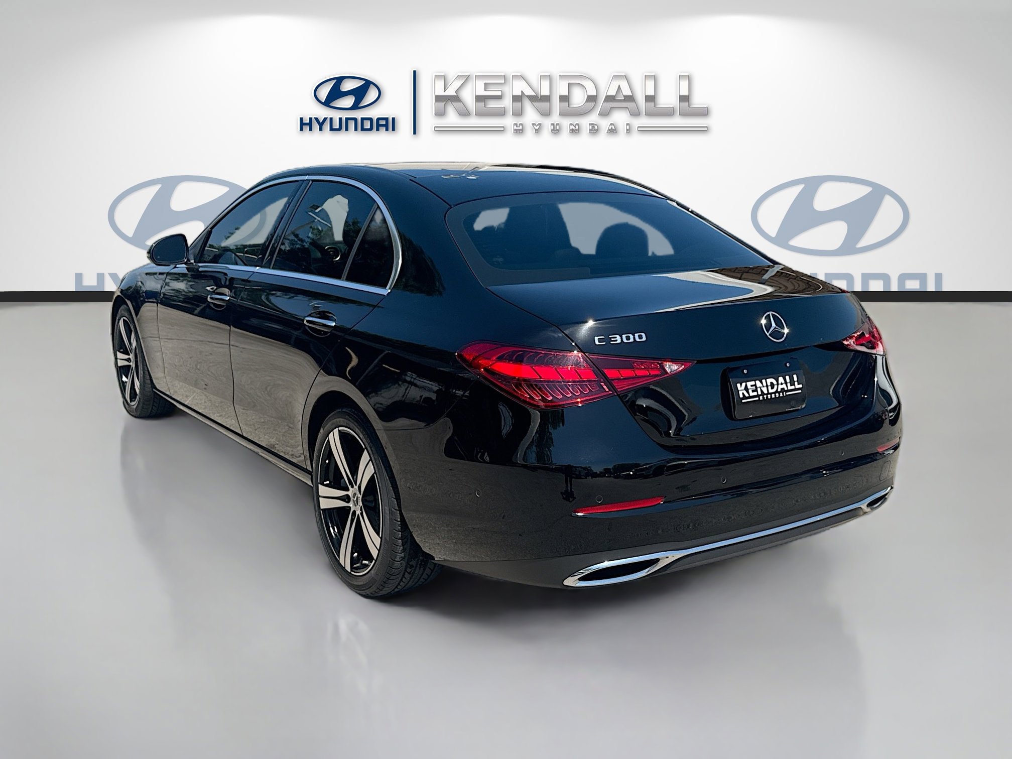 Used 2025 Mercedes-Benz C 300 Sedan image 4