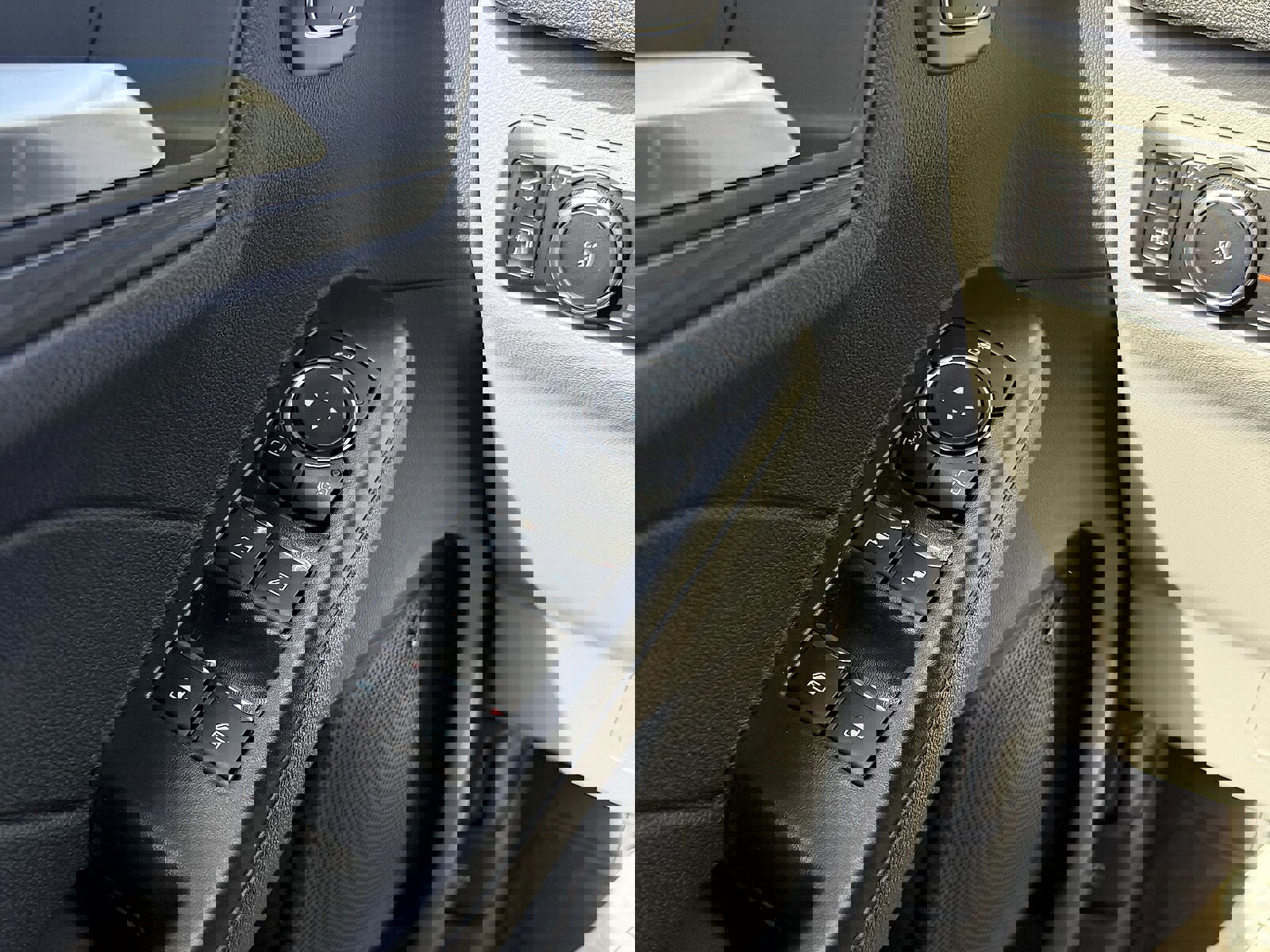 New 2026 Ford Escape SE w/ PHEV Premium Package image 15