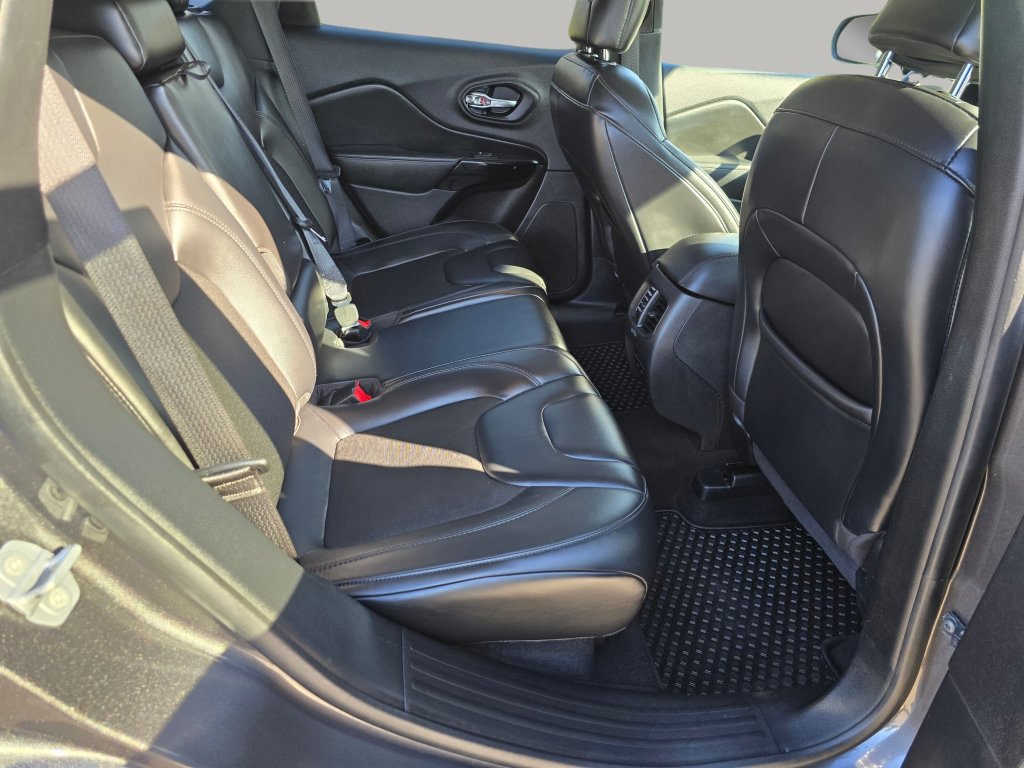Used 2020 Jeep Cherokee Latitude Plus AWD/4WD image 24