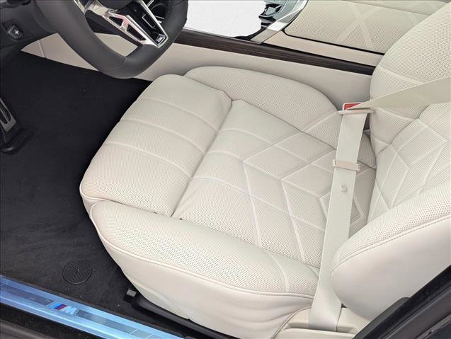 New 2026 BMW 750e xDrive w/ Luxury Rear Seating Package image 4