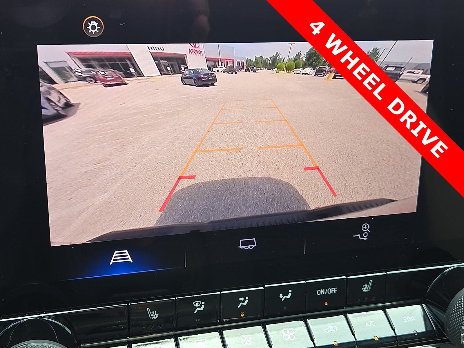 Used 2024 Chevrolet Colorado ZR2 w/ Safety Package AWD/4WD image 18