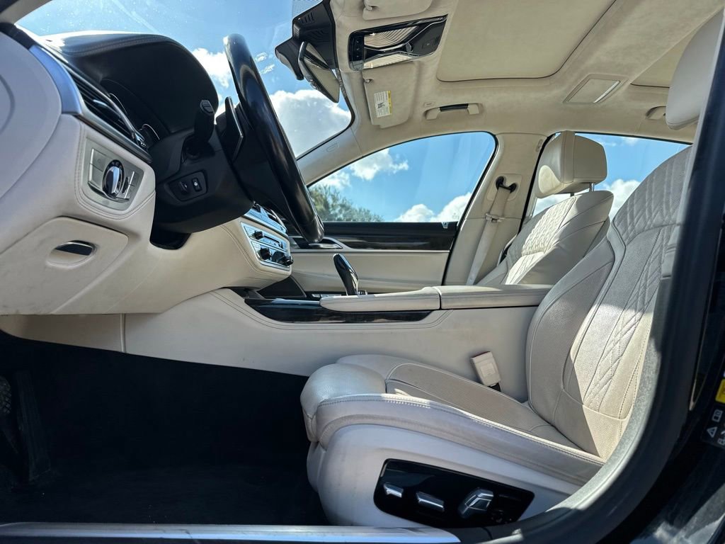 Used 2018 BMW 750i xDrive image 15