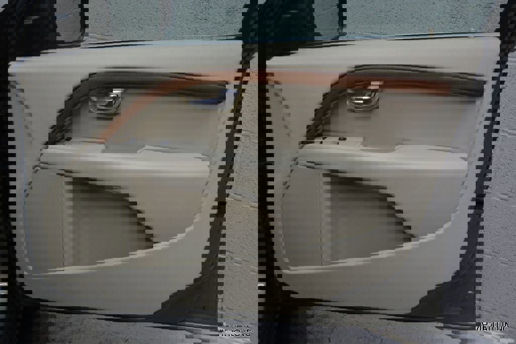 Used 2010 Volvo XC70 3.2 image 8