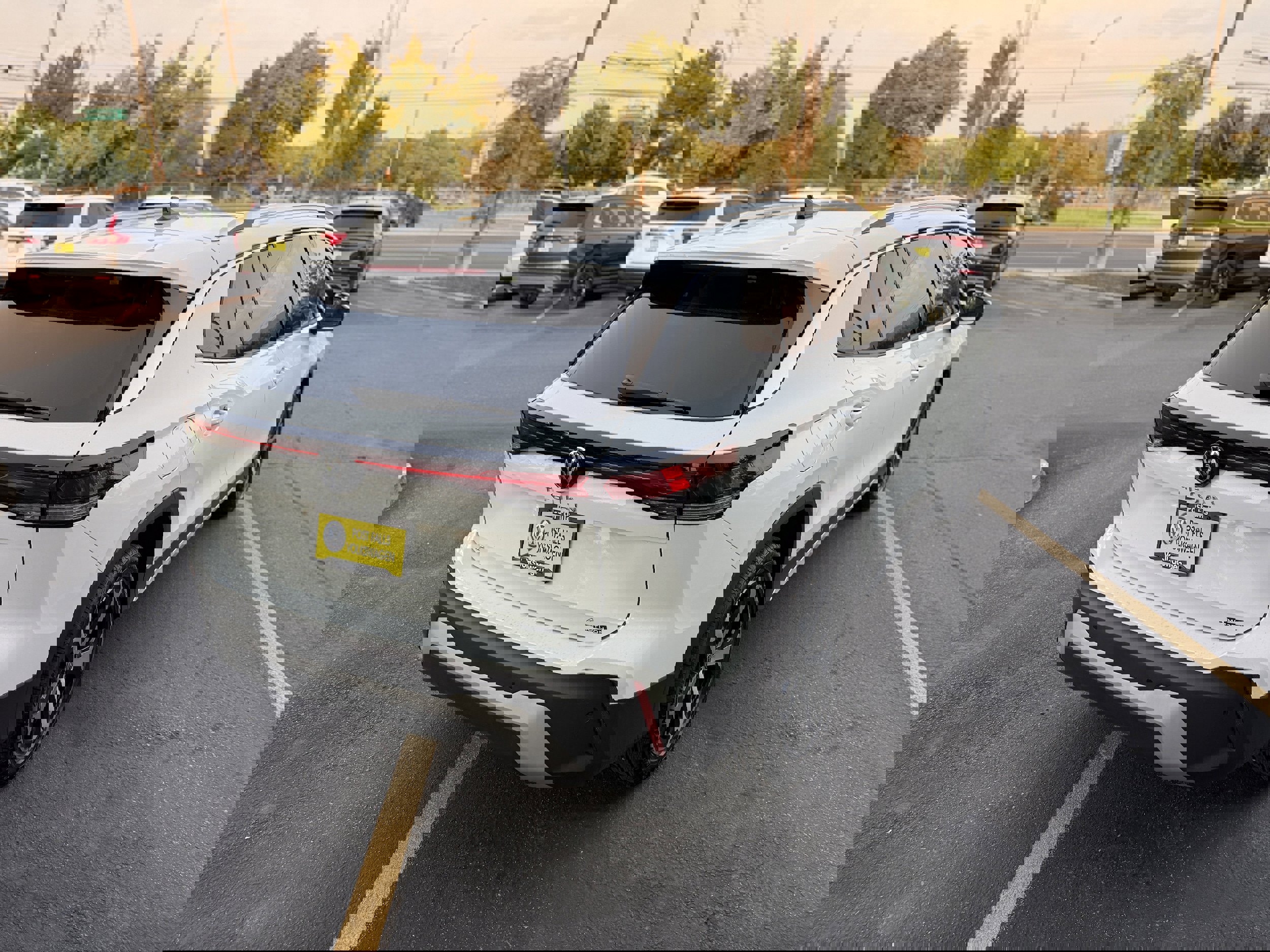 New 2025 Volkswagen Tiguan SE image 3