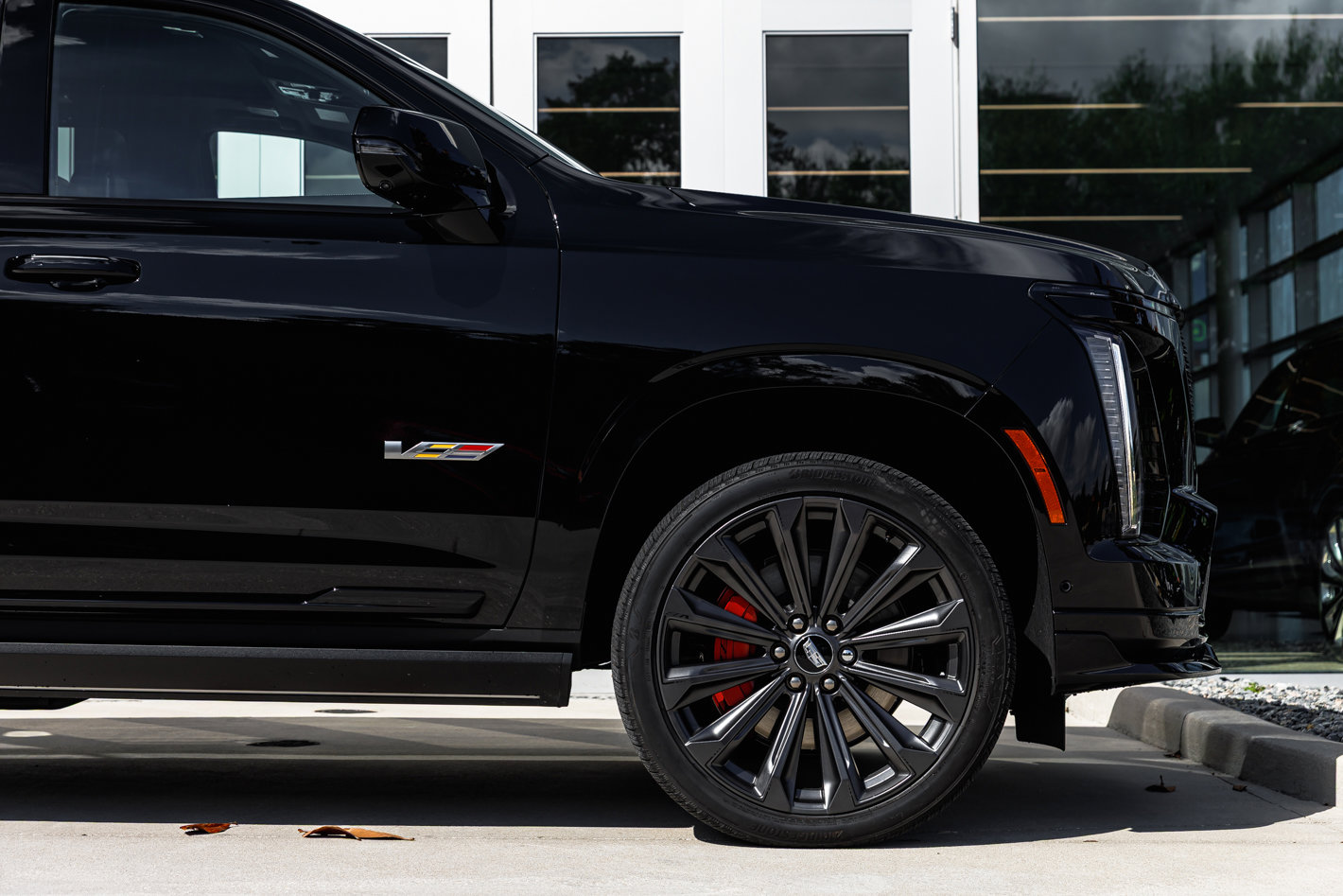 Used 2025 Cadillac Escalade ESV V image 7