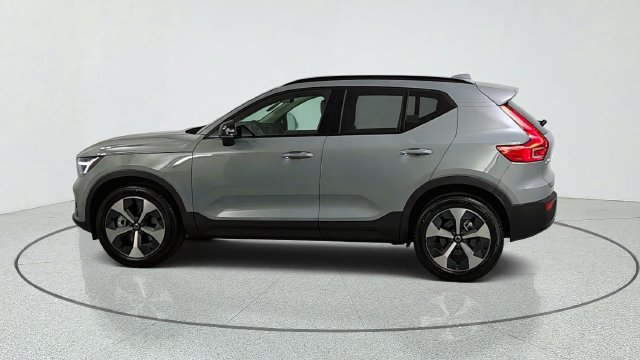 New 2026 Volvo XC40 B5 Plus w/ Protection Package Premier AWD/4WD image 4