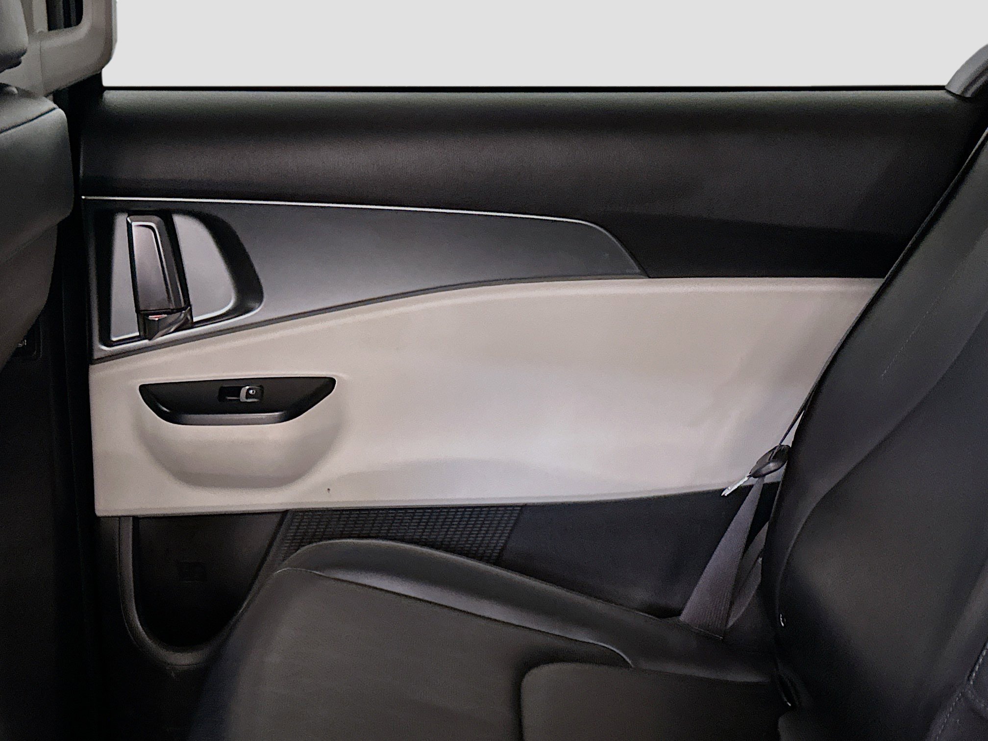 Used 2022 Kia Carnival LX FWD image 31