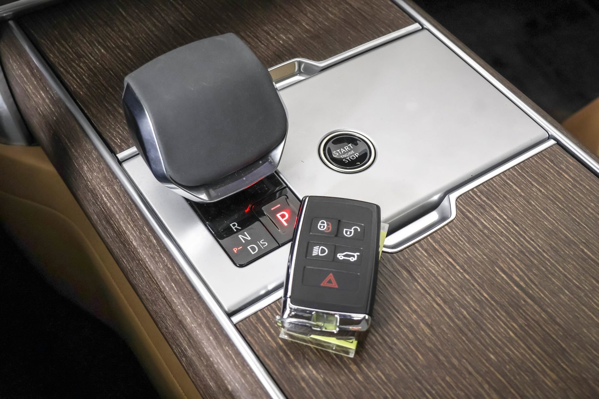 Used 2024 Land Rover Range Rover Long Wheelbase SE image 33