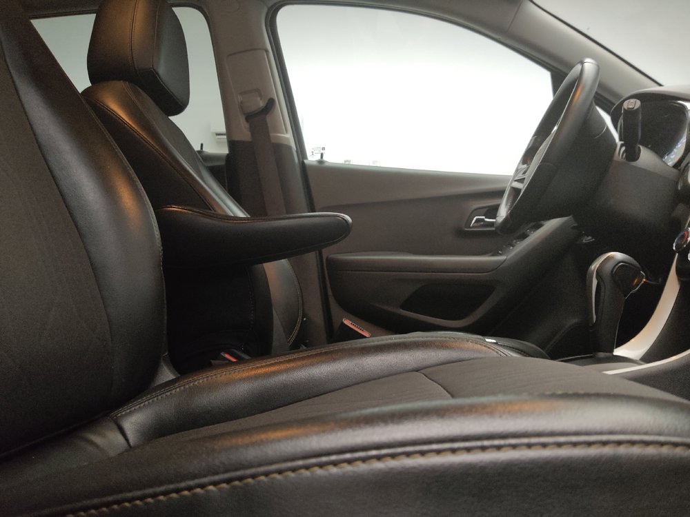 Used 2020 Chevrolet Trax LT w/ LT Convenience Package FWD image 21