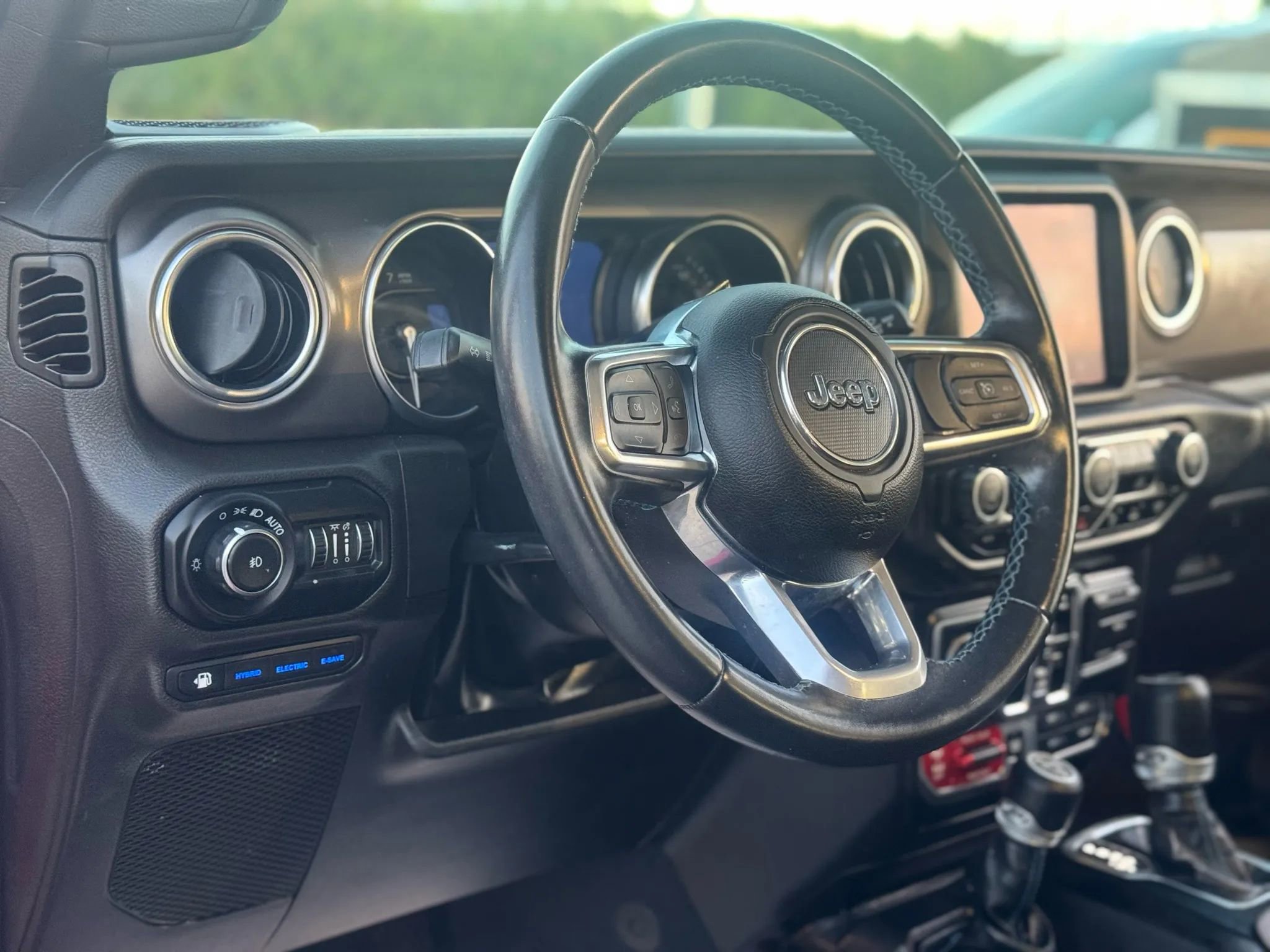 Used 2022 Jeep Wrangler Unlimited Rubicon 4xe w/ Safety Group image 17