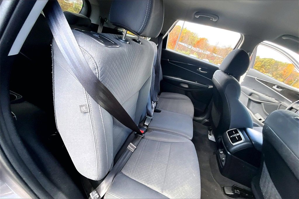 Used 2019 Kia Sorento LX image 24