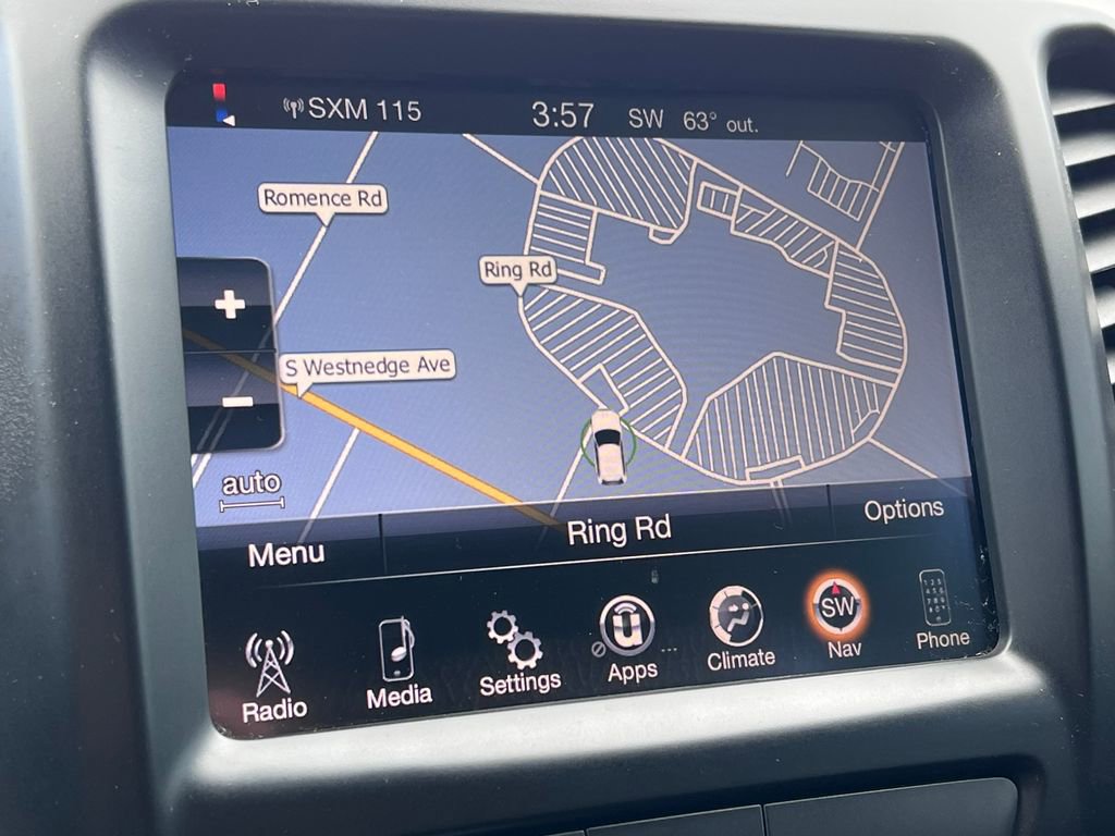 Used 2016 Jeep Cherokee Latitude AWD/4WD image 18