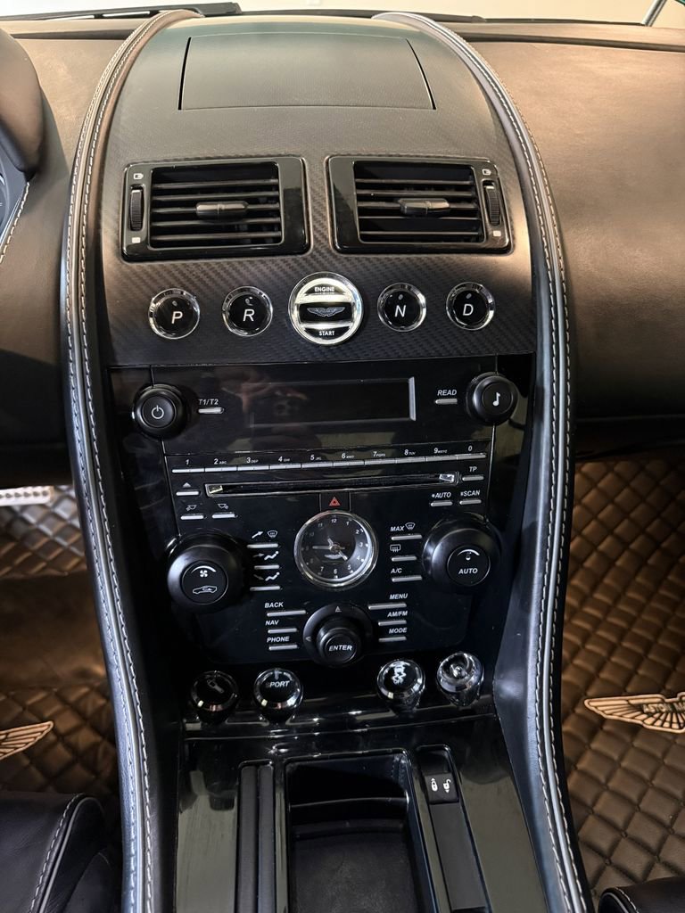 Used 2015 Aston Martin DB9 Coupe image 25