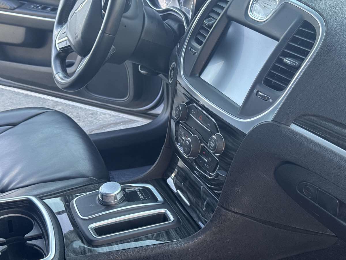 Used 2016 Chrysler 300 Limited image 14