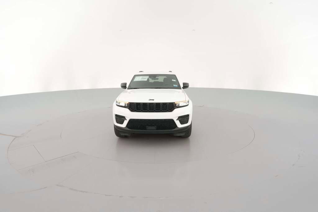 New 2025 Jeep Grand Cherokee Altitude image 2