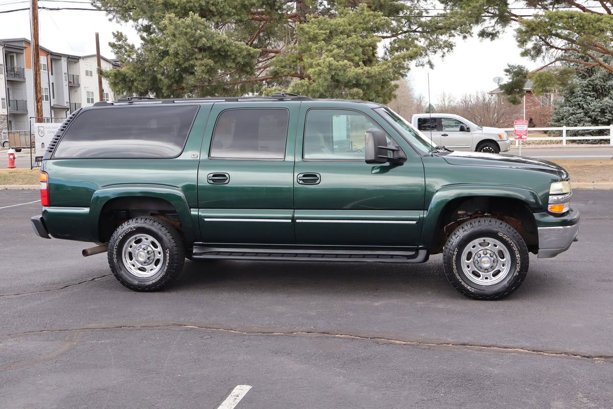 Used 2002 Chevrolet Suburban 2500 LT image 3