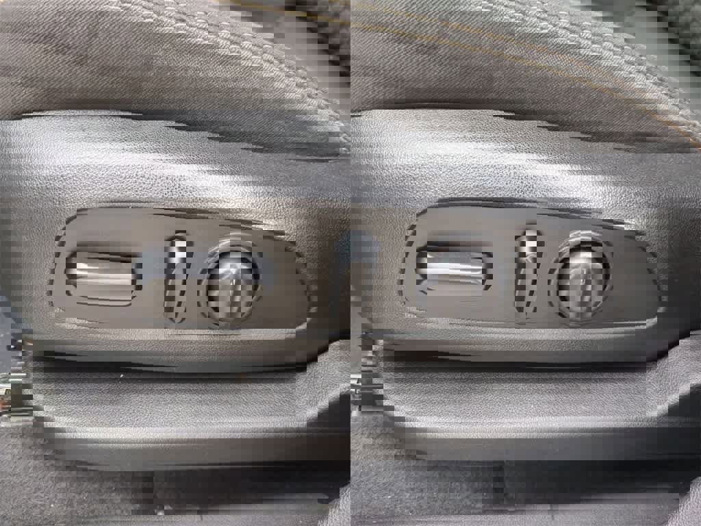 Used 2019 GMC Terrain SLE w/ Driver Convenience Package image 9