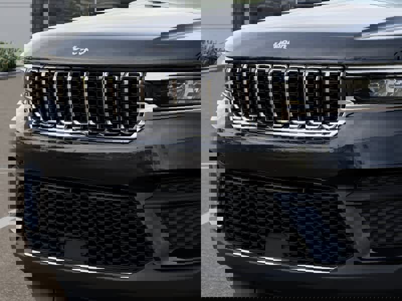 New 2025 Jeep Grand Cherokee Laredo X w/ Luxury Tech Group I image 11