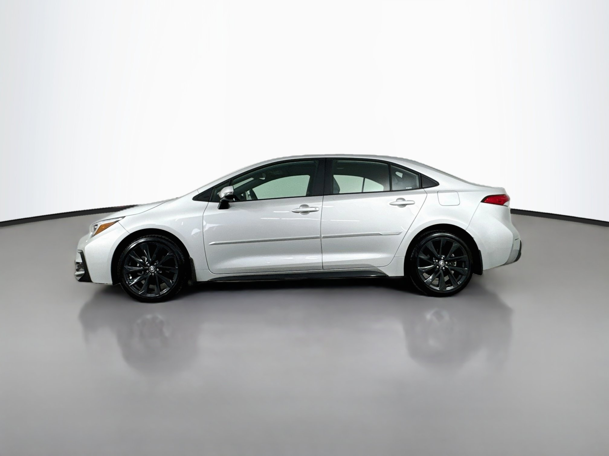 Certified 2023 Toyota Corolla SE w/ SE Premium Package FWD image 4