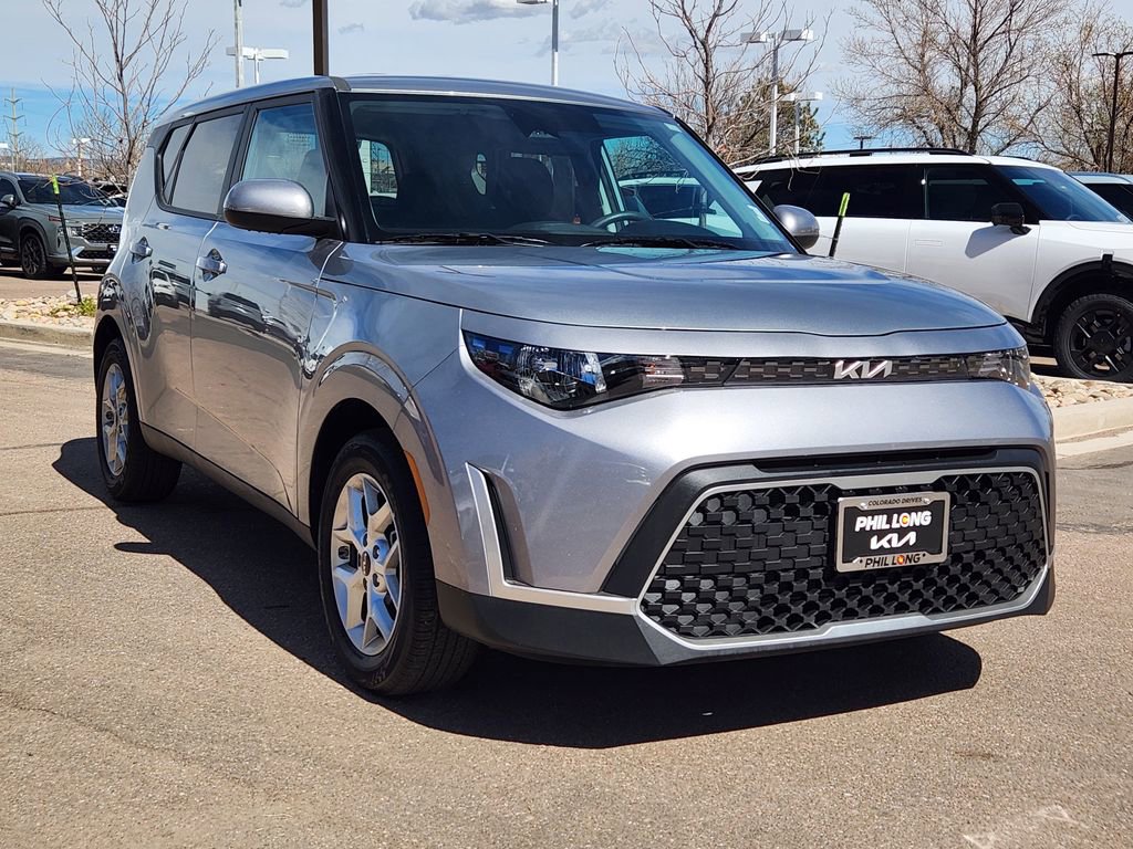 Certified 2025 Kia Soul LX image 3