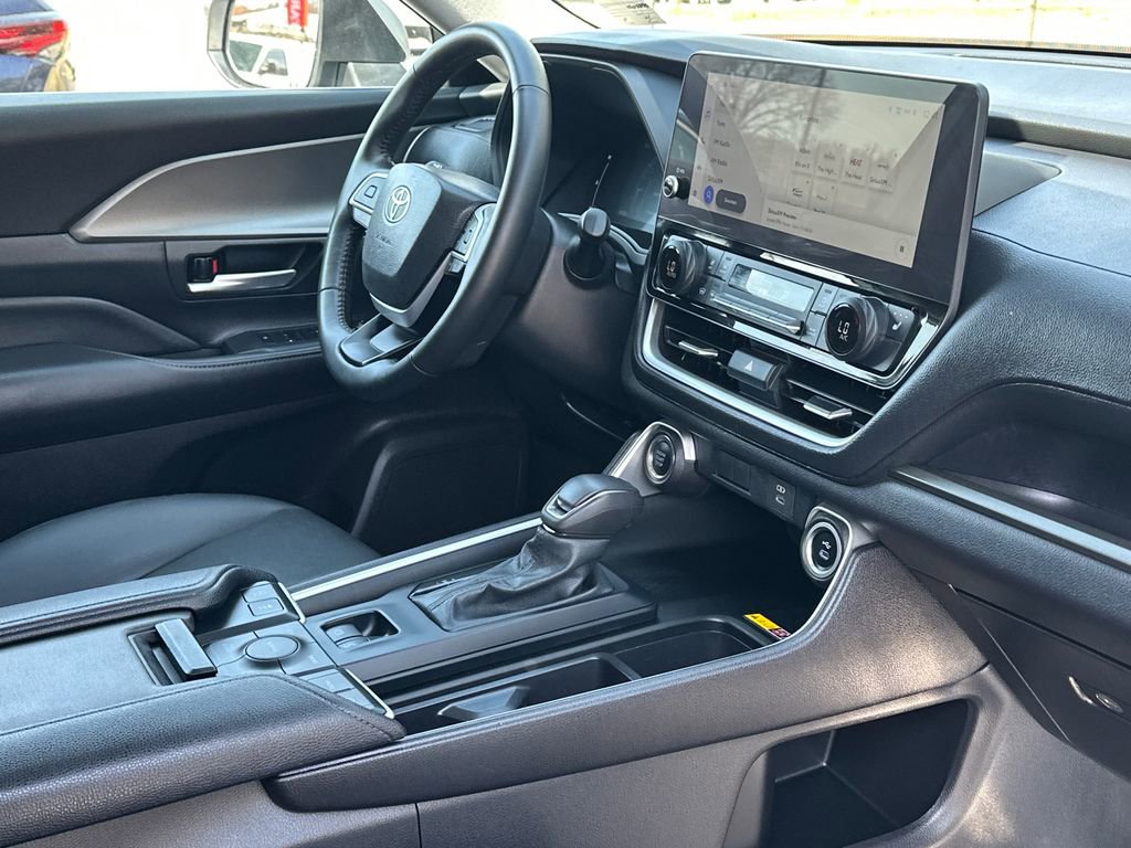 Used 2025 Toyota Grand Highlander XLE image 12