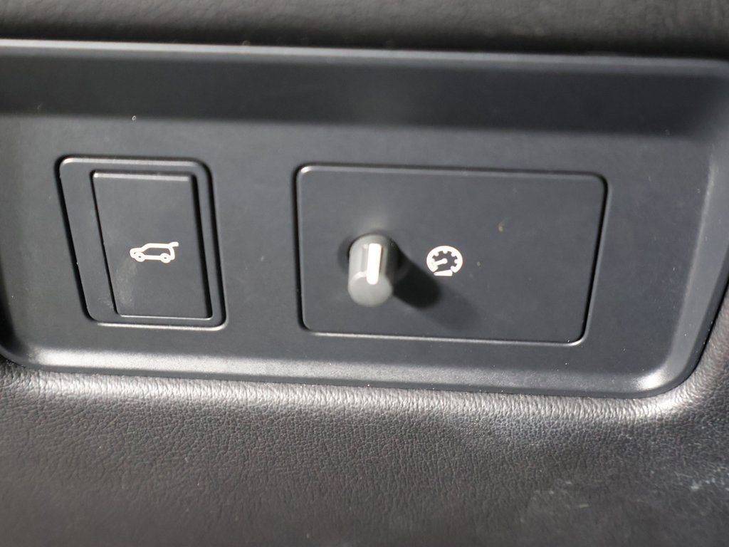 Used 2024 Jaguar F-PACE R-Dynamic S image 38