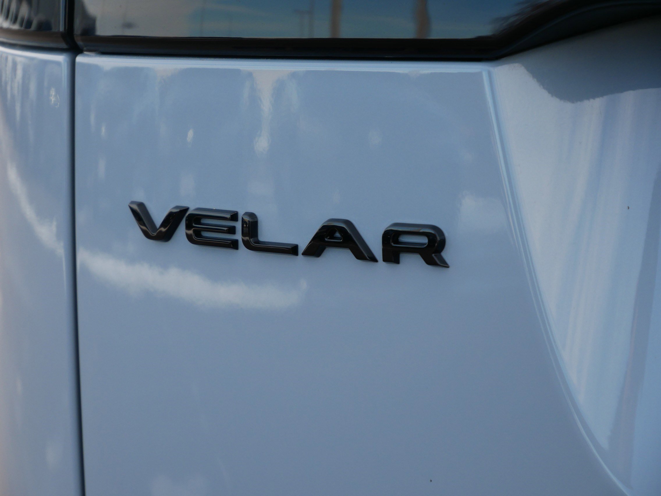 Used 2025 Land Rover Range Rover Velar Dynamic SE image 12