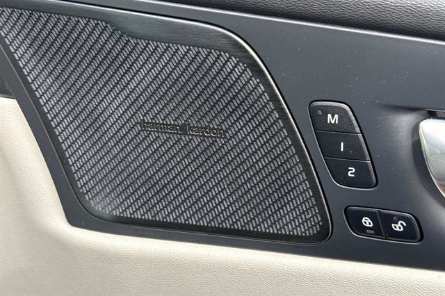 Certified 2023 Volvo XC60 T8 Ultimate image 19