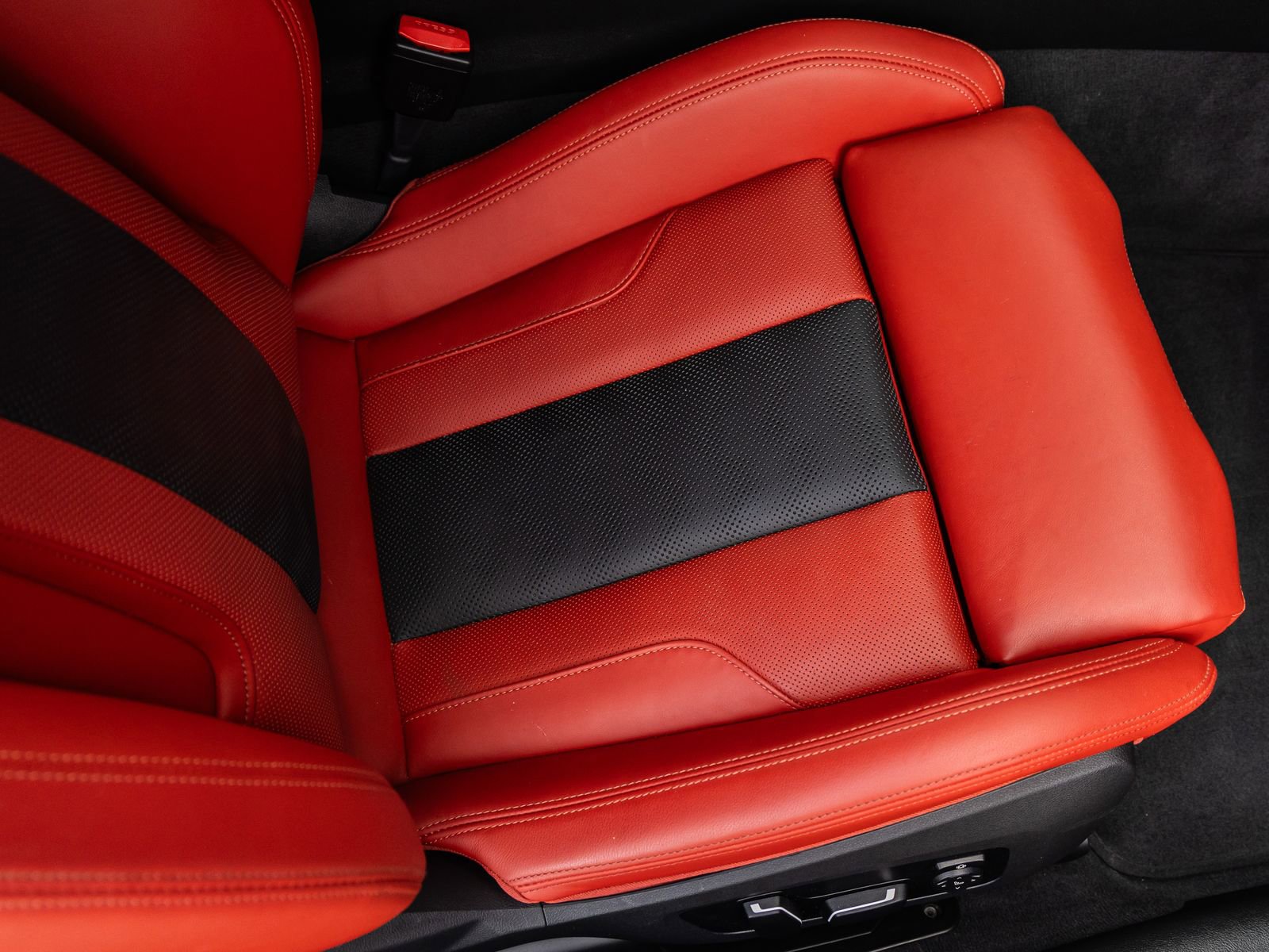 Used 2026 BMW M4 Competition w/ Executive Package image 41