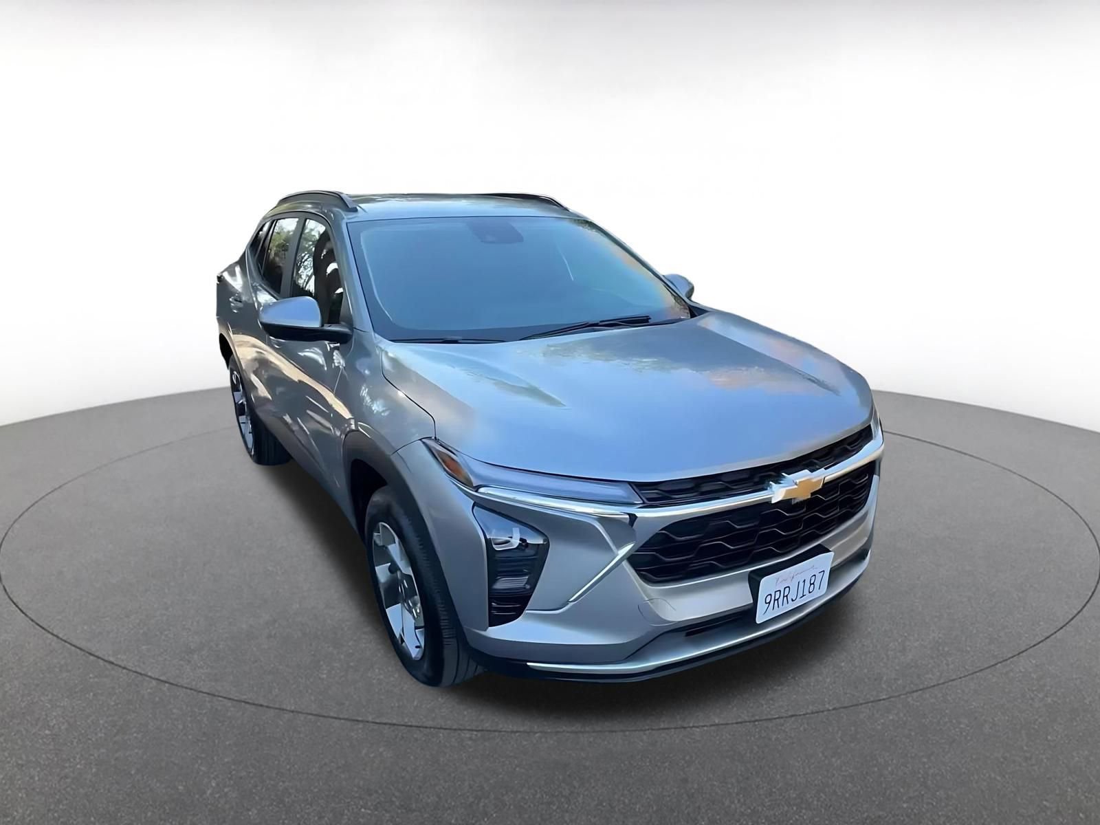 Used 2025 Chevrolet Trax LT image 3
