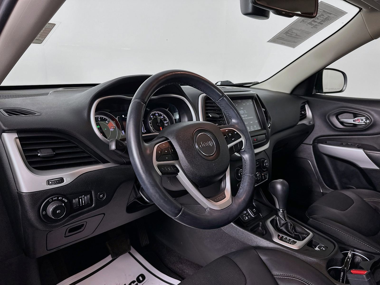 Used 2018 Jeep Cherokee Latitude Plus w/ Comfort/Convenience Group image 10