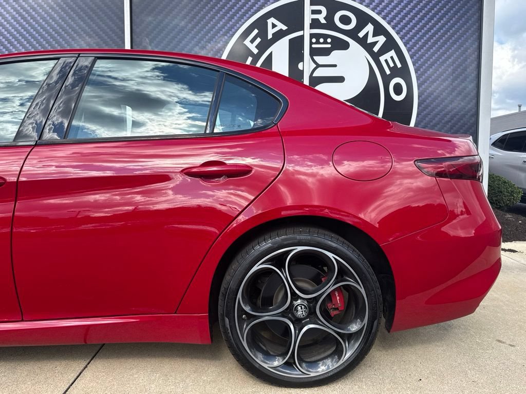 Used 2023 Alfa Romeo Giulia Veloce AWD/4WD image 14