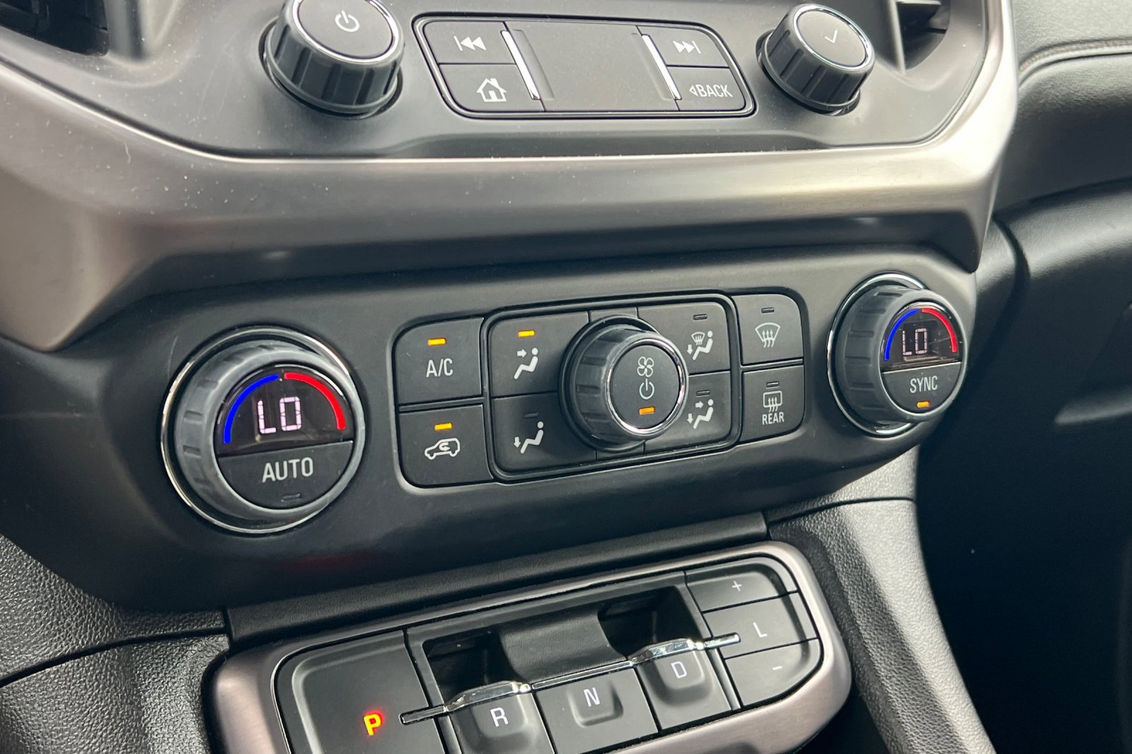 Used 2023 GMC Acadia AT4 w/ Technology Package image 28