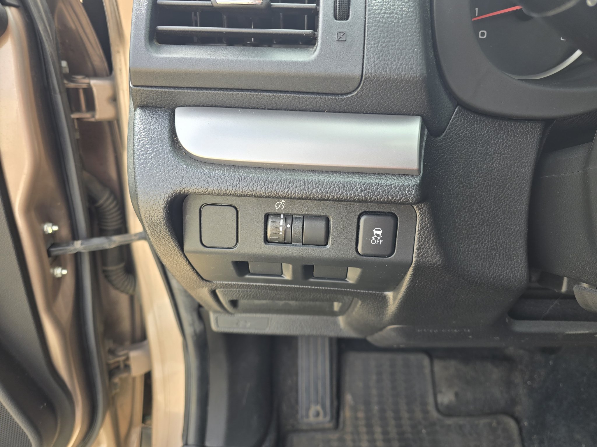 Used 2014 Subaru Forester 2.5i AWD/4WD image 19