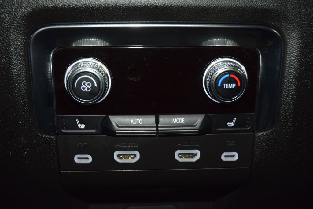Used 2024 GMC Yukon XL Denali w/ Advanced Technology Package image 45