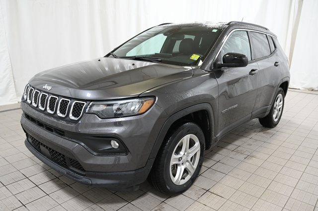 Used 2024 Jeep Compass Latitude image 16