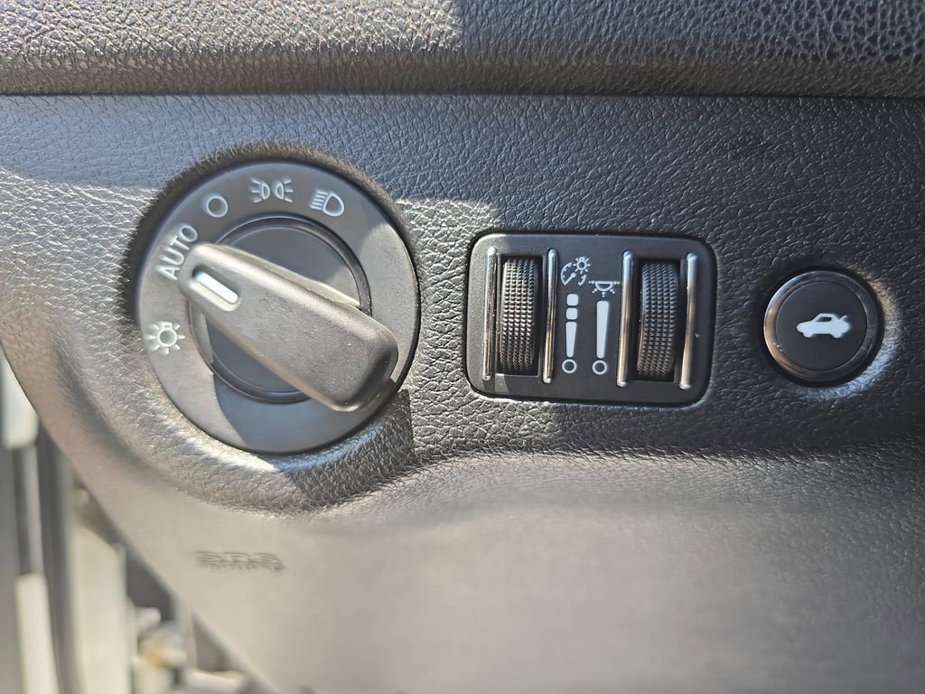 Used 2019 Dodge Charger SXT w/ Leather Interior Group RWD image 21