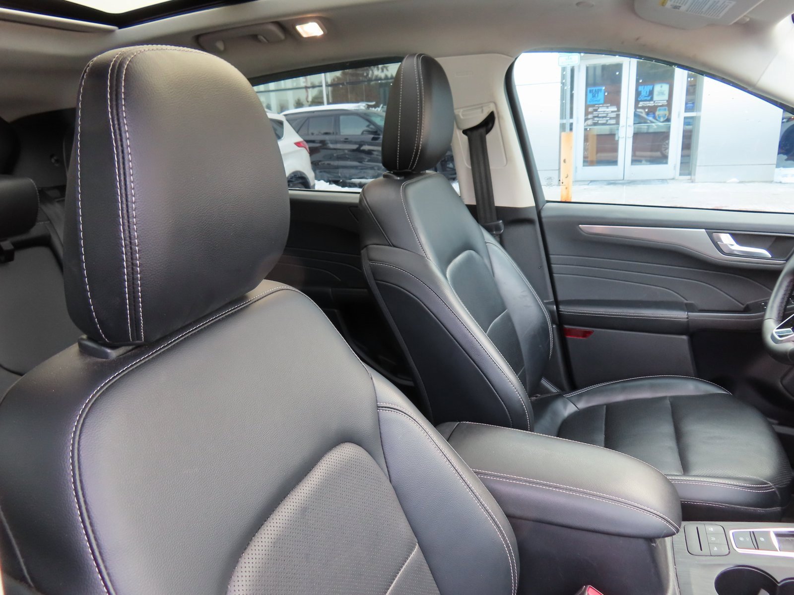 Certified 2022 Ford Escape Titanium w/ Class II Trailer Tow Package image 33