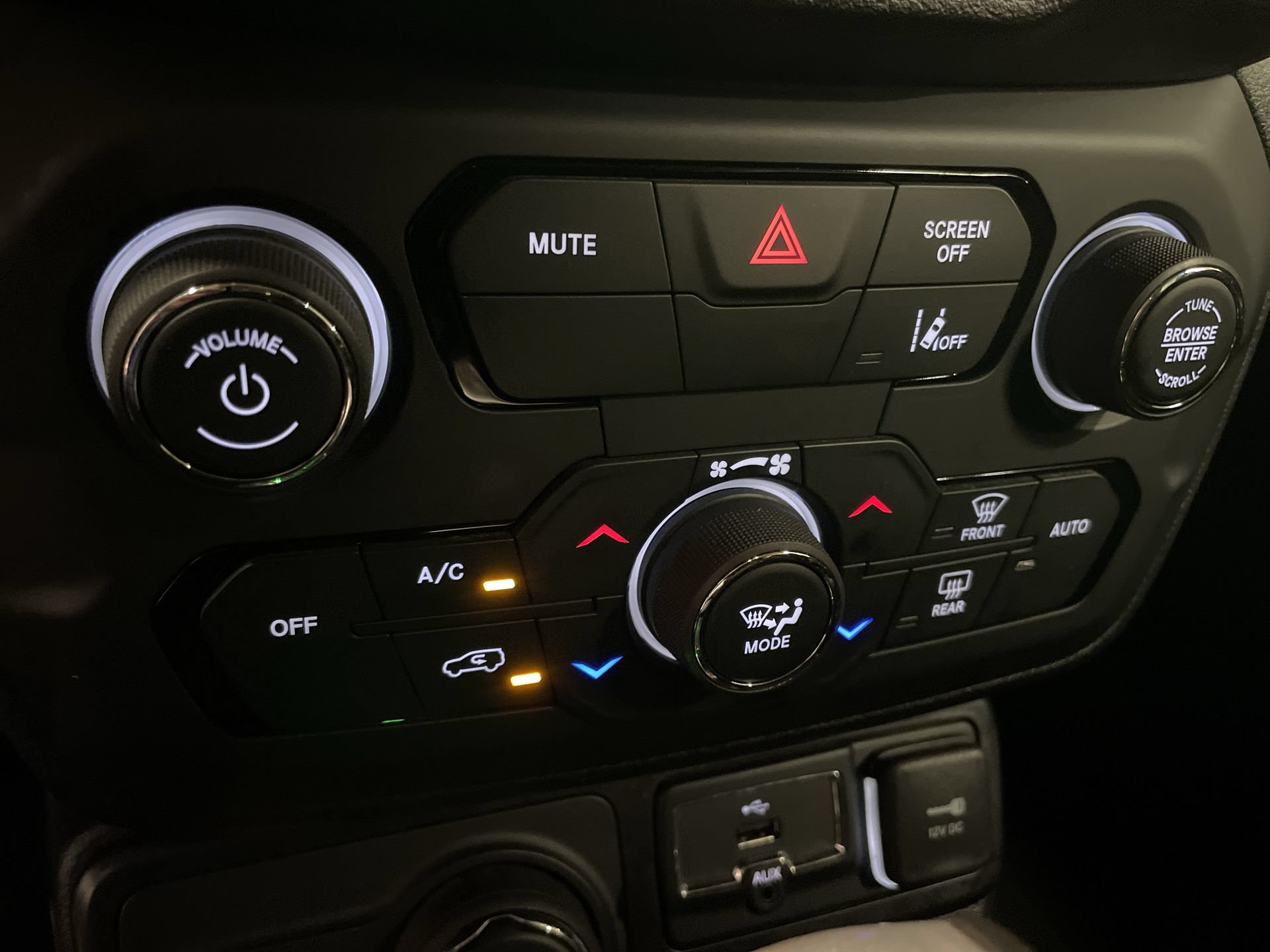 Used 2023 Jeep Renegade Latitude AWD/4WD image 31