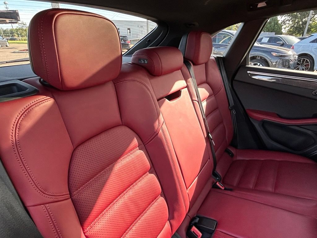 Used 2024 Porsche Macan AWD/4WD image 41