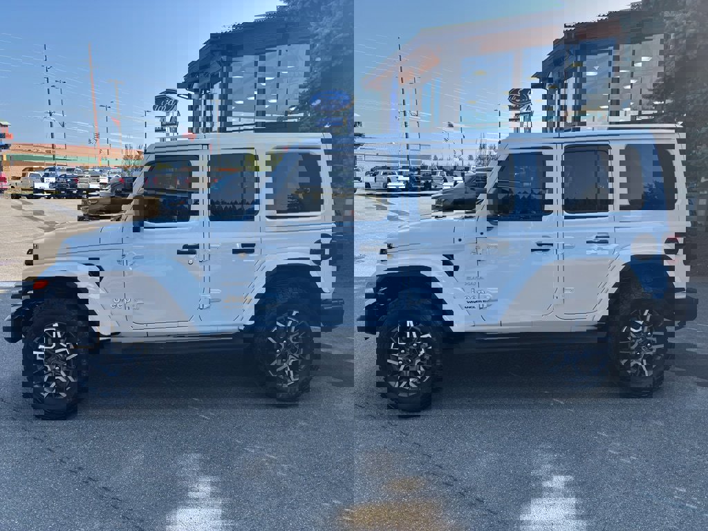 Used 2024 Jeep Wrangler Sahara image 5