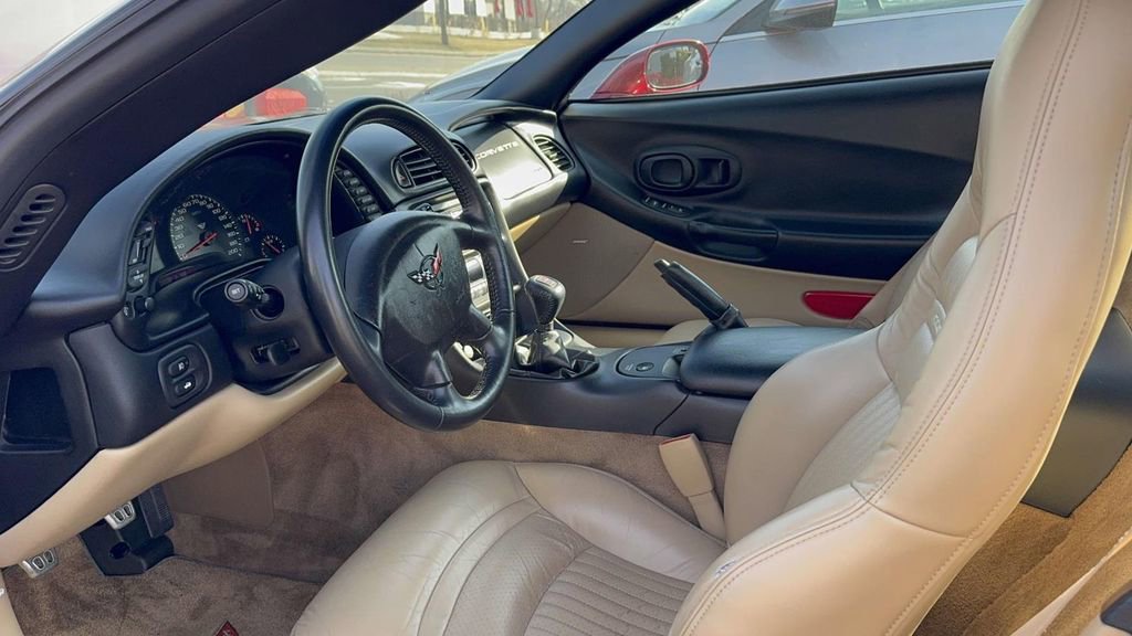 Used 2004 Chevrolet Corvette Coupe w/ Roof Package image 31