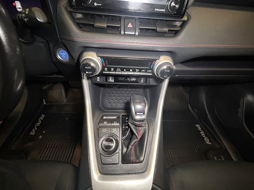 Used 2021 Toyota RAV4 SE image 11