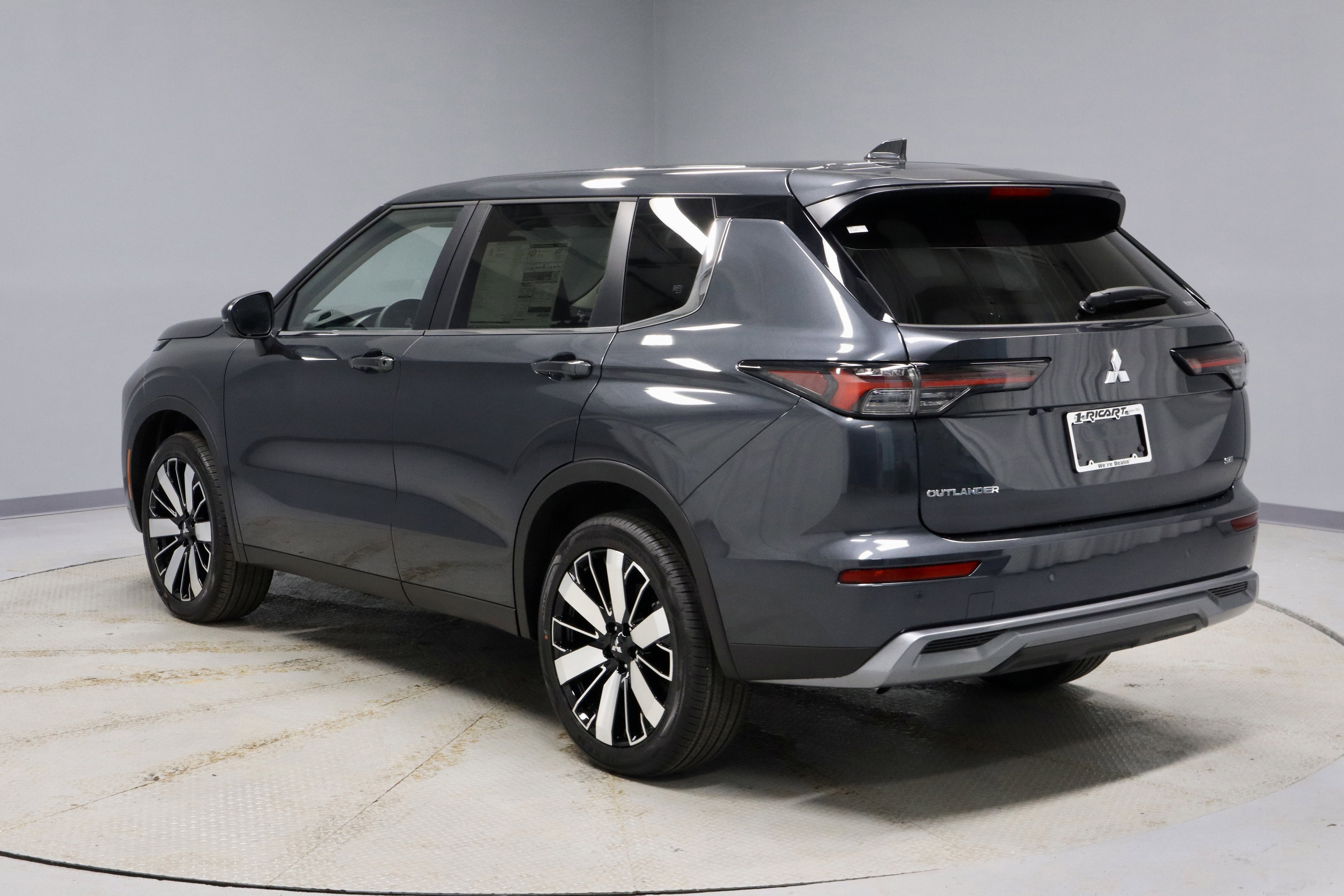 New 2026 Mitsubishi Outlander SE image 7