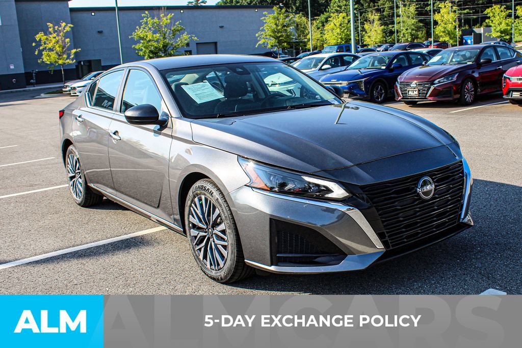 Used 2025 Nissan Altima 2.5 SV FWD image 4
