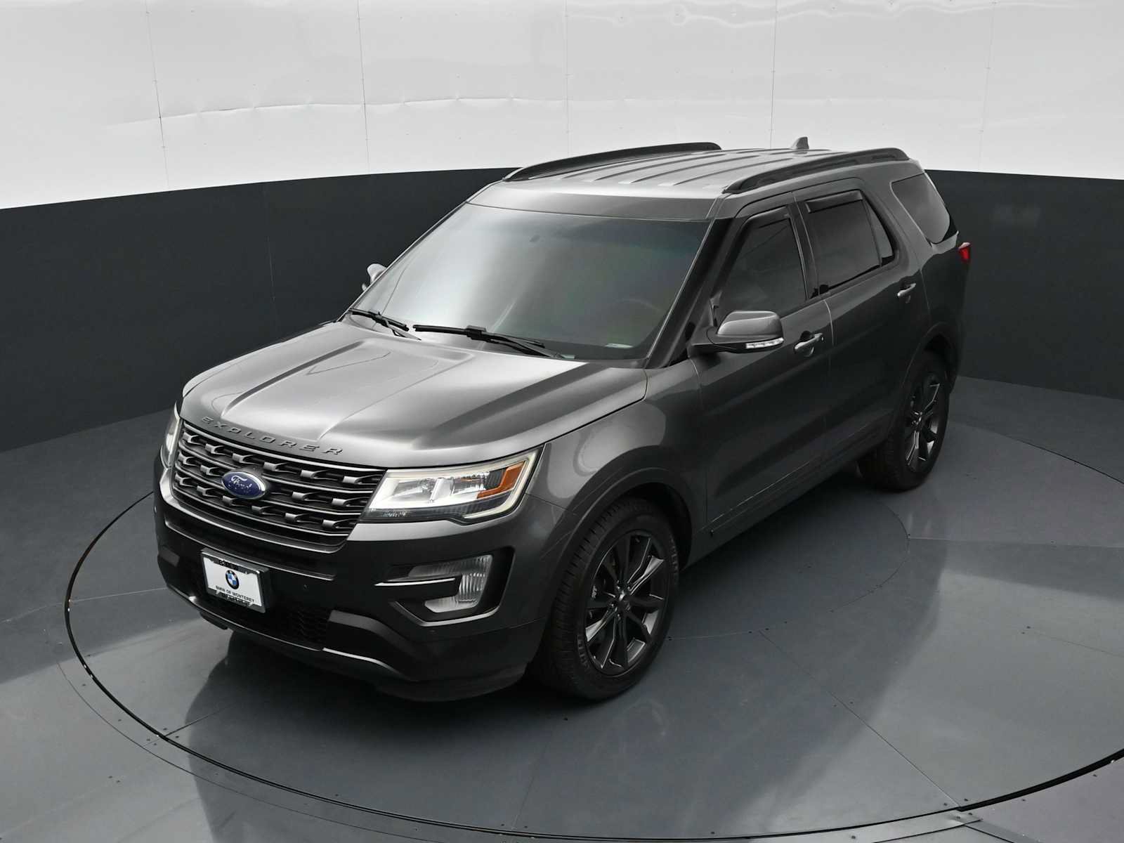 Used 2017 Ford Explorer XLT w/ Equipment Group 202A AWD/4WD image 16