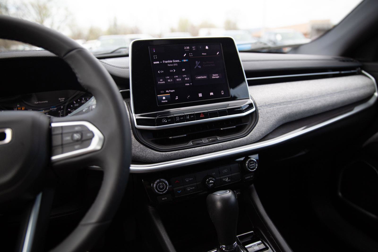 Used 2025 Jeep Compass Latitude AWD/4WD image 14