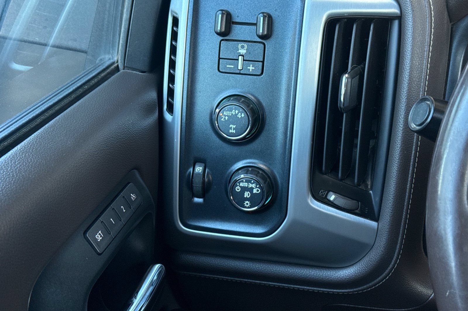 Used 2018 GMC Sierra 1500 SLT AWD/4WD image 38