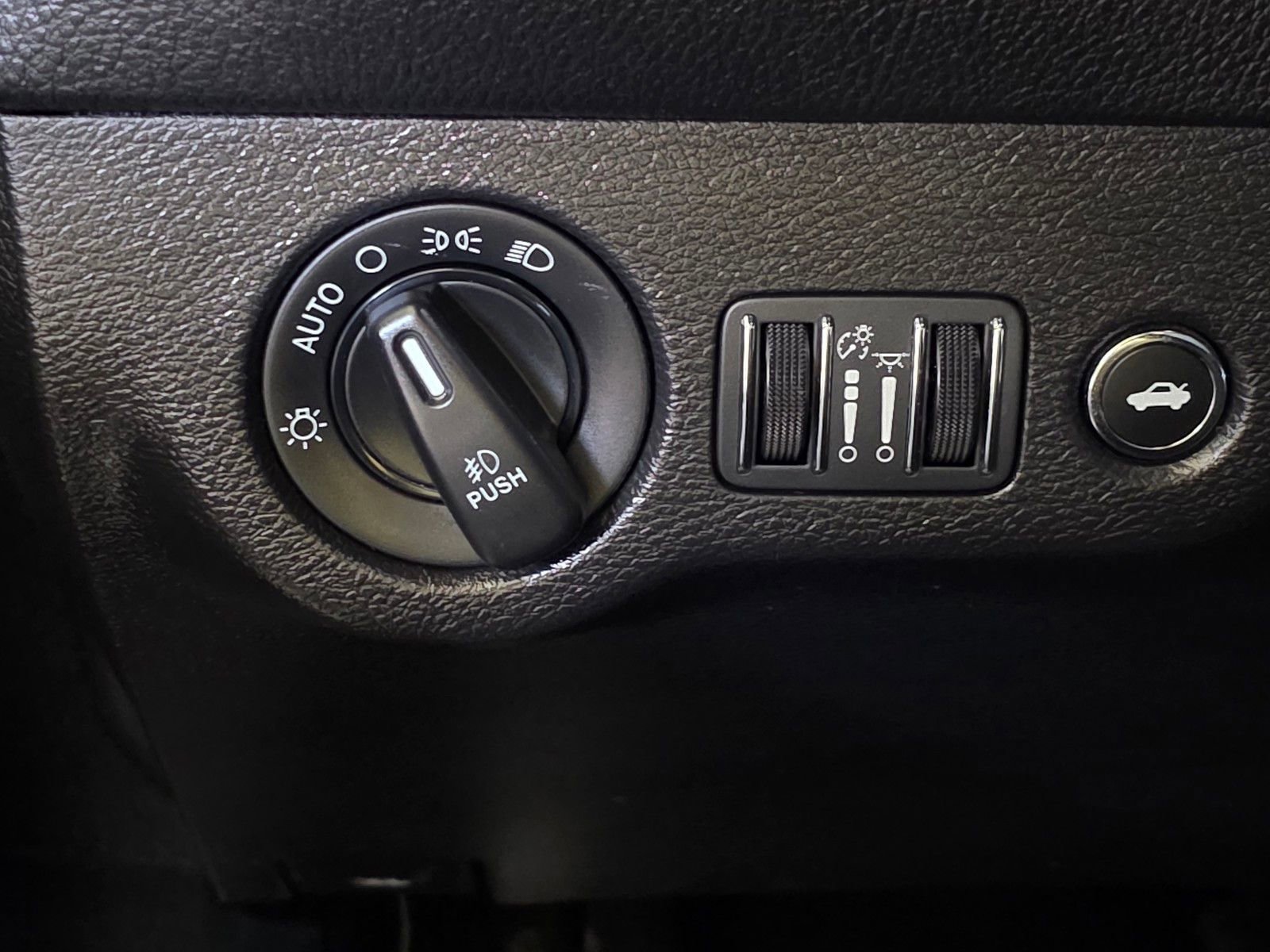 Used 2022 Dodge Challenger SXT w/ Blacktop Package image 31